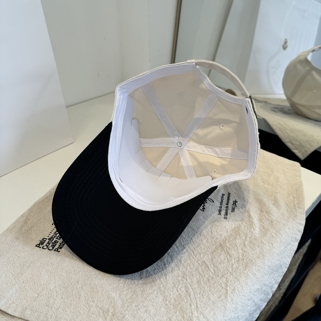 MONCLER蒙口 好品质高端大气，超火爆💖质感很赞，出街超好搭配！时尚潮流！出门必备单品，男女同款快快