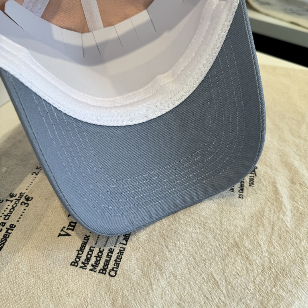 MONCLER蒙口 好品质高端大气，超火爆💖质感很赞，出街超好搭配！时尚潮流！出门必备单品，男女同款快快