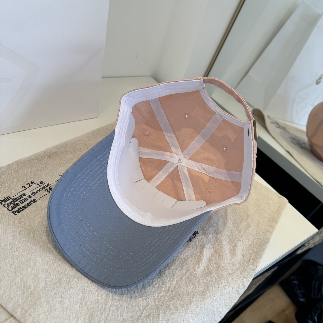 MONCLER蒙口 好品质高端大气，超火爆💖质感很赞，出街超好搭配！时尚潮流！出门必备单品，男女同款快快