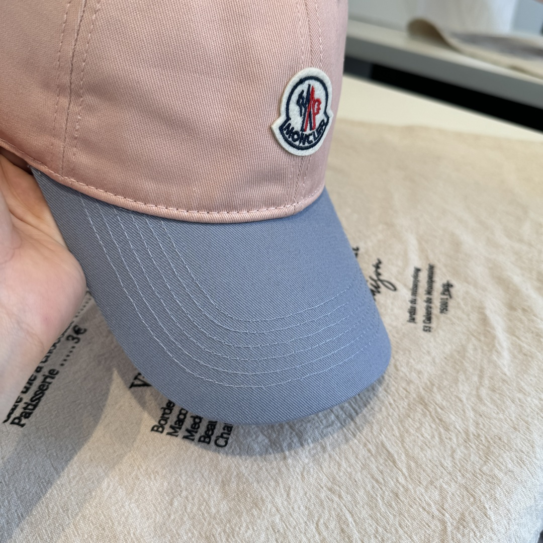 MONCLER蒙口 好品质高端大气，超火爆💖质感很赞，出街超好搭配！时尚潮流！出门必备单品，男女同款快快