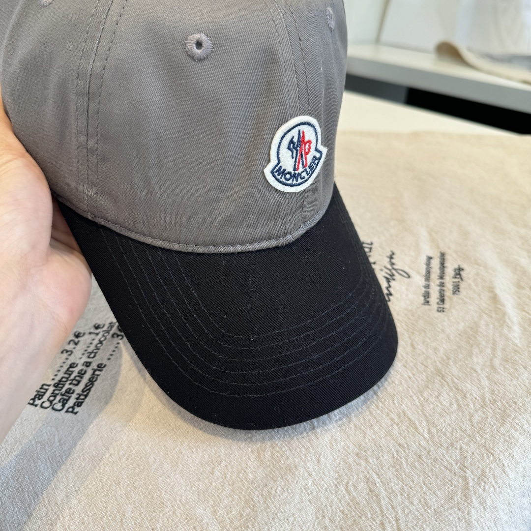 MONCLER蒙口 好品质高端大气，超火爆💖质感很赞，出街超好搭配！时尚潮流！出门必备单品，男女同款快快