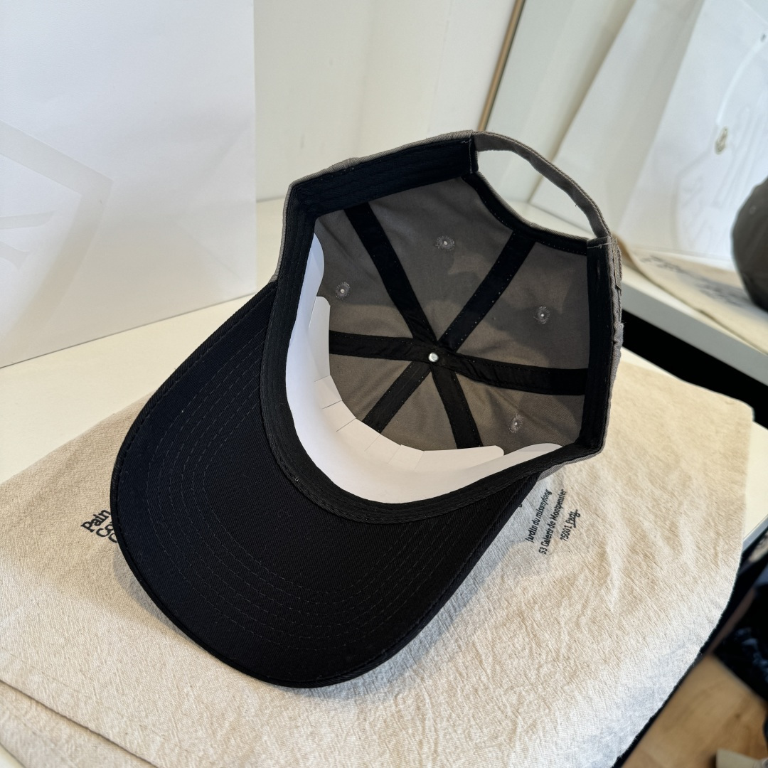 MONCLER蒙口 好品质高端大气，超火爆💖质感很赞，出街超好搭配！时尚潮流！出门必备单品，男女同款快快