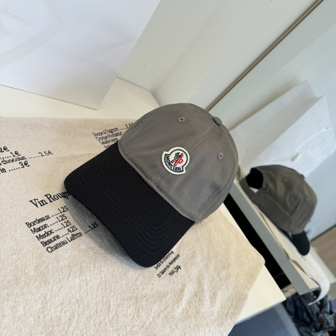 MONCLER蒙口 好品质高端大气，超火爆💖质感很赞，出街超好搭配！时尚潮流！出门必备单品，男女同款快快