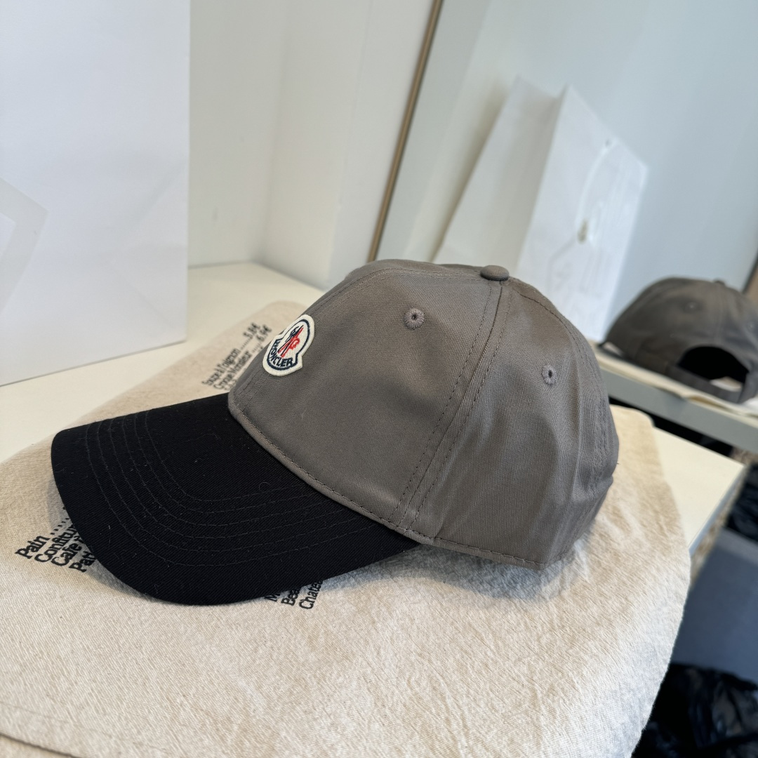 MONCLER蒙口 好品质高端大气，超火爆💖质感很赞，出街超好搭配！时尚潮流！出门必备单品，男女同款快快