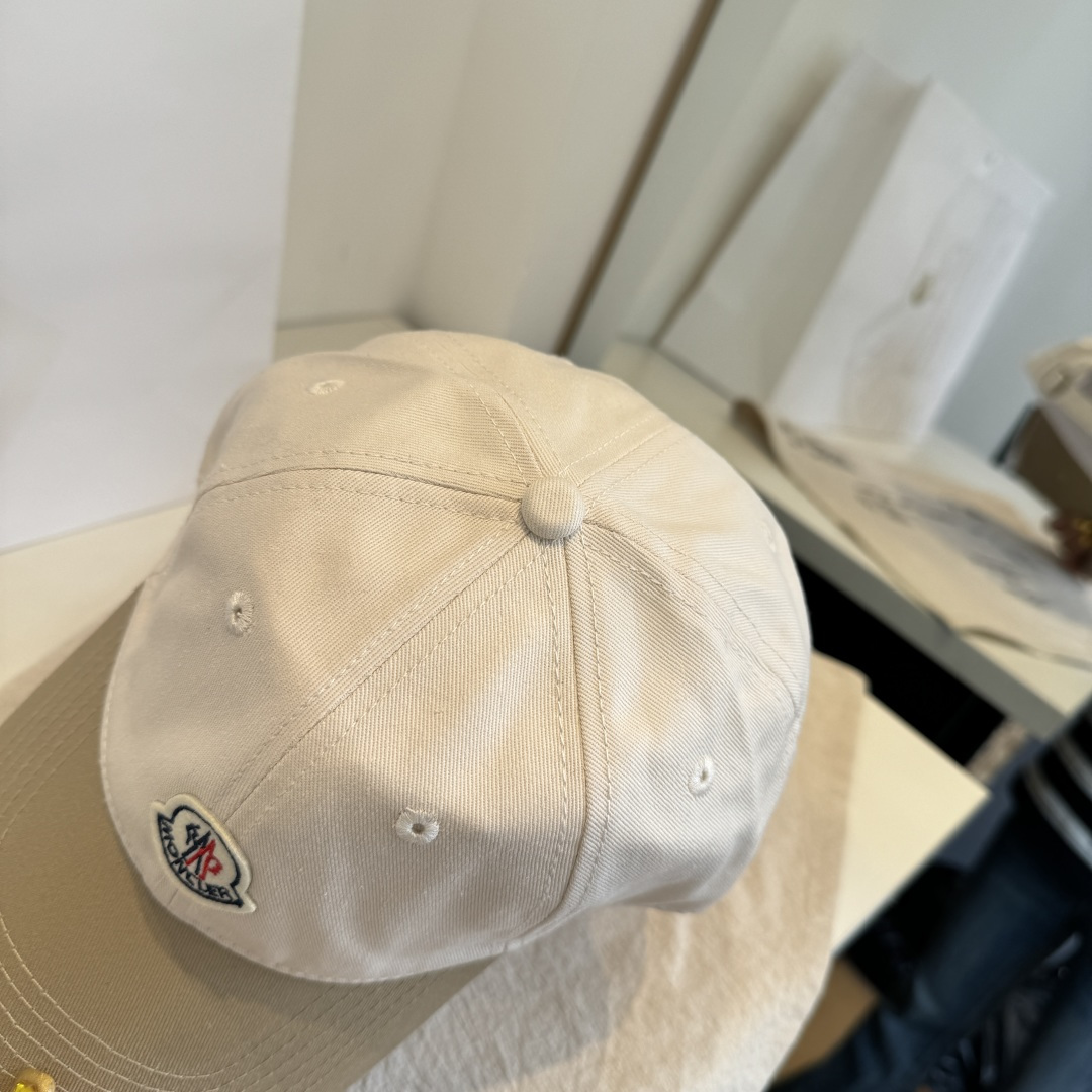 MONCLER蒙口 好品质高端大气，超火爆💖质感很赞，出街超好搭配！时尚潮流！出门必备单品，男女同款快快