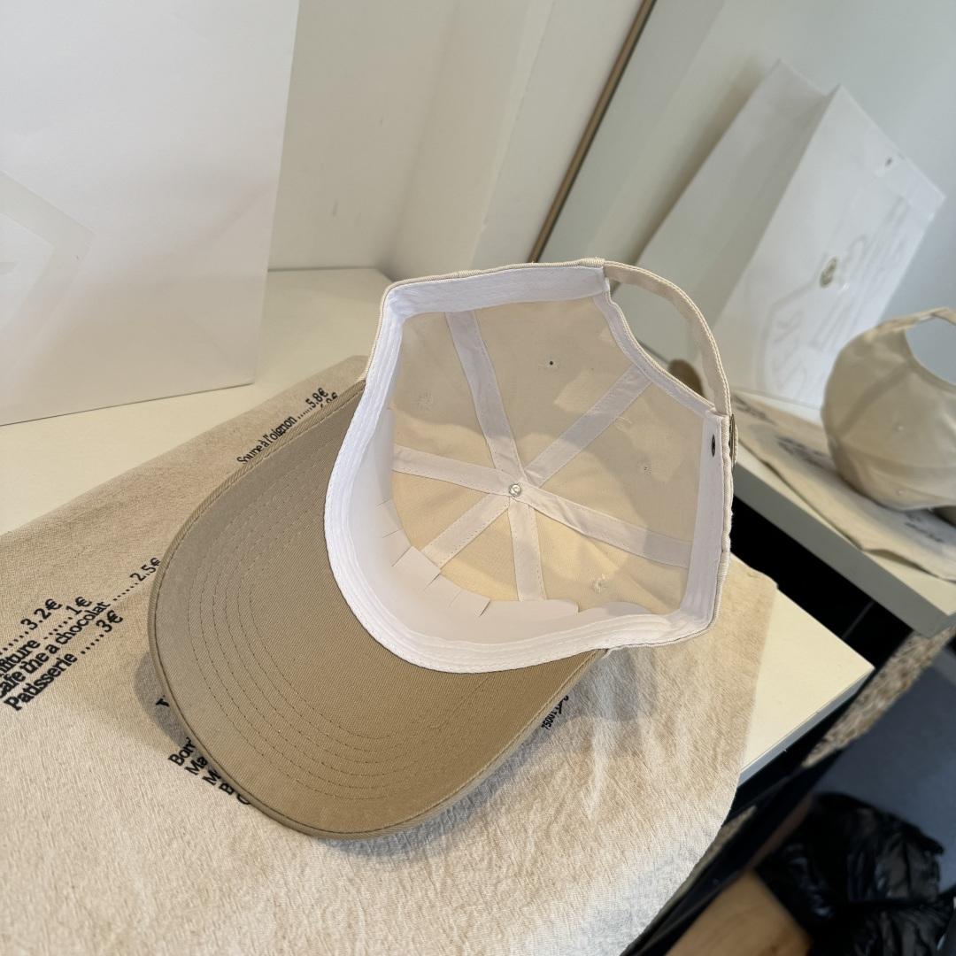 MONCLER蒙口 好品质高端大气，超火爆💖质感很赞，出街超好搭配！时尚潮流！出门必备单品，男女同款快快