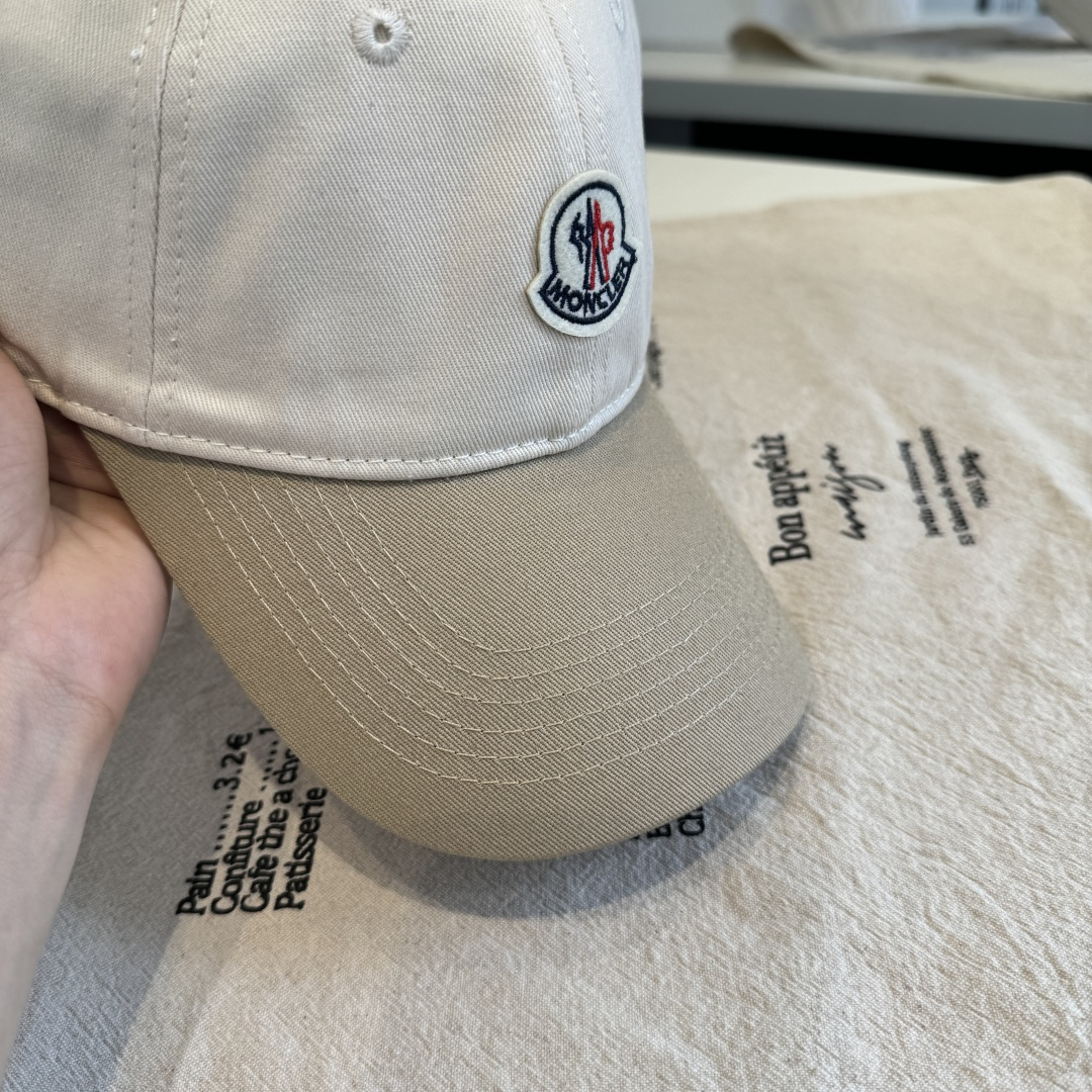 MONCLER蒙口 好品质高端大气，超火爆💖质感很赞，出街超好搭配！时尚潮流！出门必备单品，男女同款快快