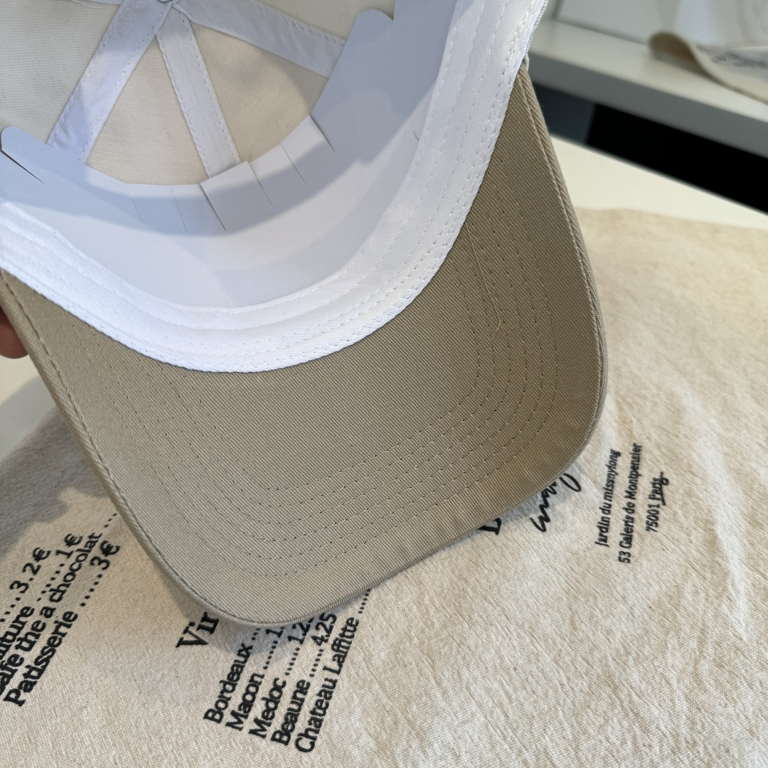 MONCLER蒙口 好品质高端大气，超火爆💖质感很赞，出街超好搭配！时尚潮流！出门必备单品，男女同款快快