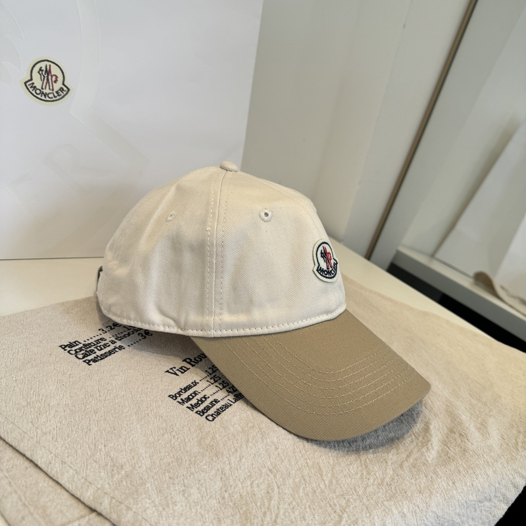 MONCLER蒙口 好品质高端大气，超火爆💖质感很赞，出街超好搭配！时尚潮流！出门必备单品，男女同款快快