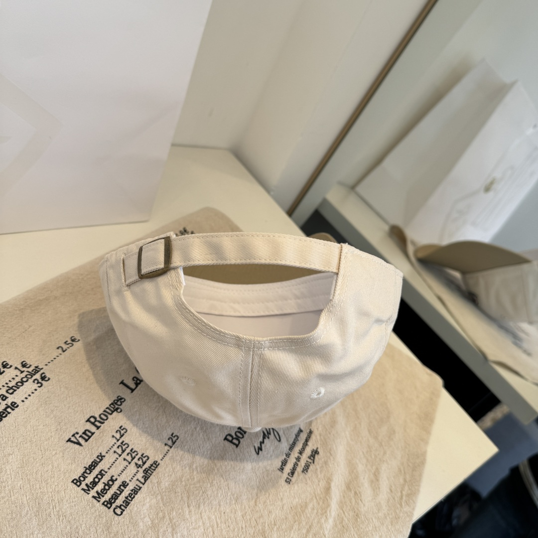 MONCLER蒙口 好品质高端大气，超火爆💖质感很赞，出街超好搭配！时尚潮流！出门必备单品，男女同款快快