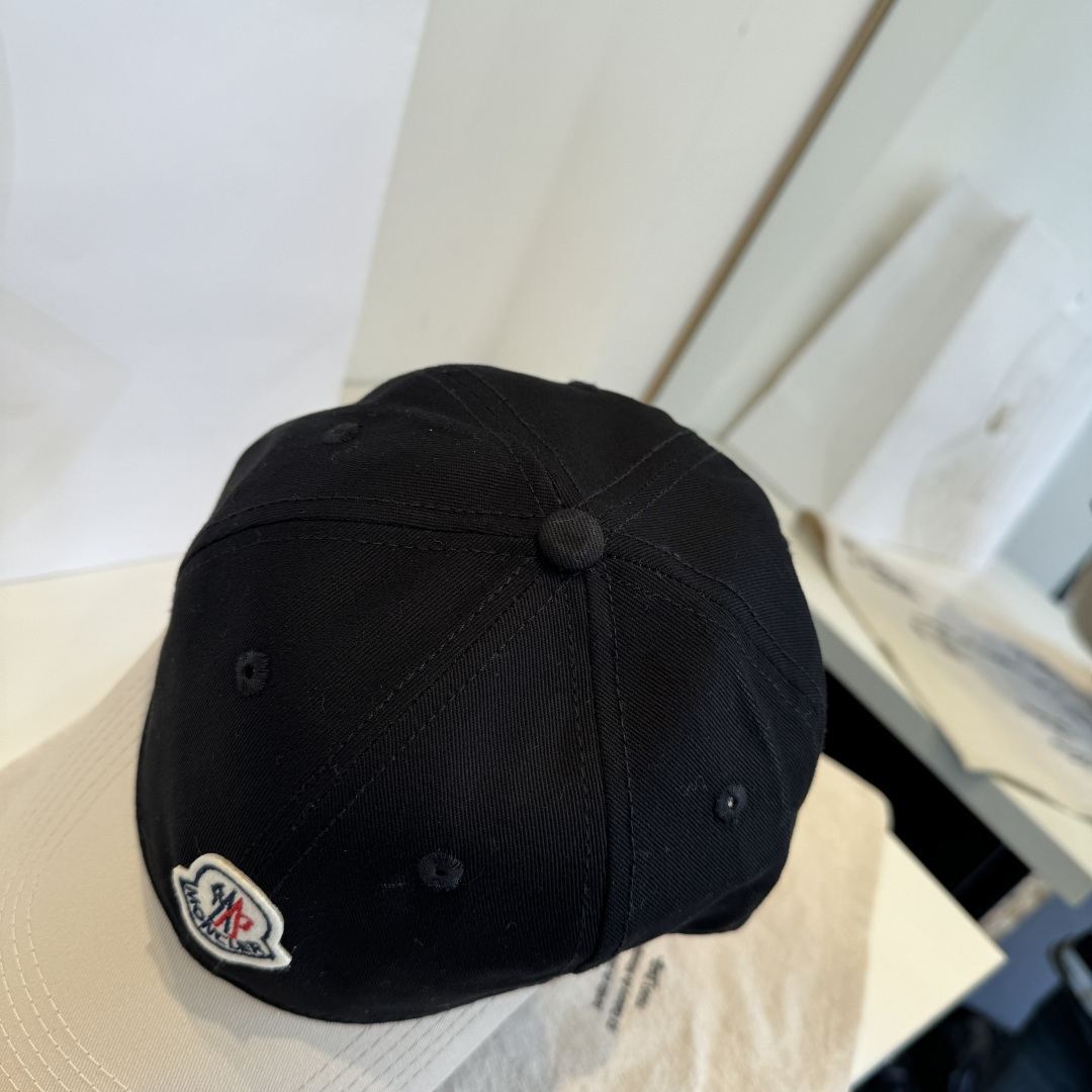 MONCLER蒙口 好品质高端大气，超火爆💖质感很赞，出街超好搭配！时尚潮流！出门必备单品，男女同款快快