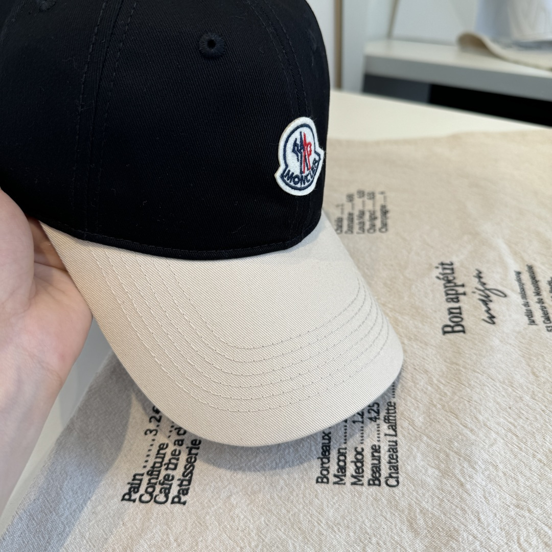 MONCLER蒙口 好品质高端大气，超火爆💖质感很赞，出街超好搭配！时尚潮流！出门必备单品，男女同款快快