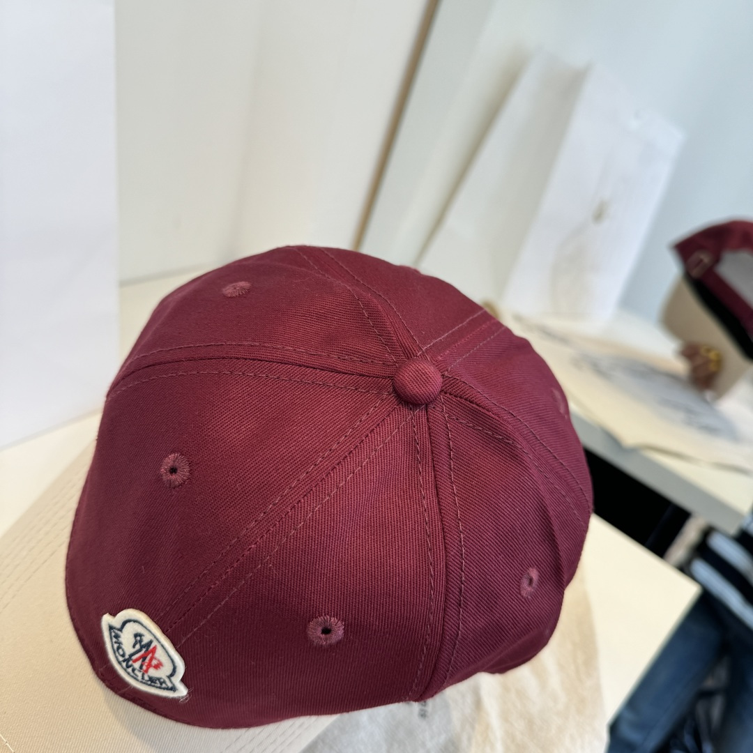 MONCLER蒙口 好品质高端大气，超火爆💖质感很赞，出街超好搭配！时尚潮流！出门必备单品，男女同款快快