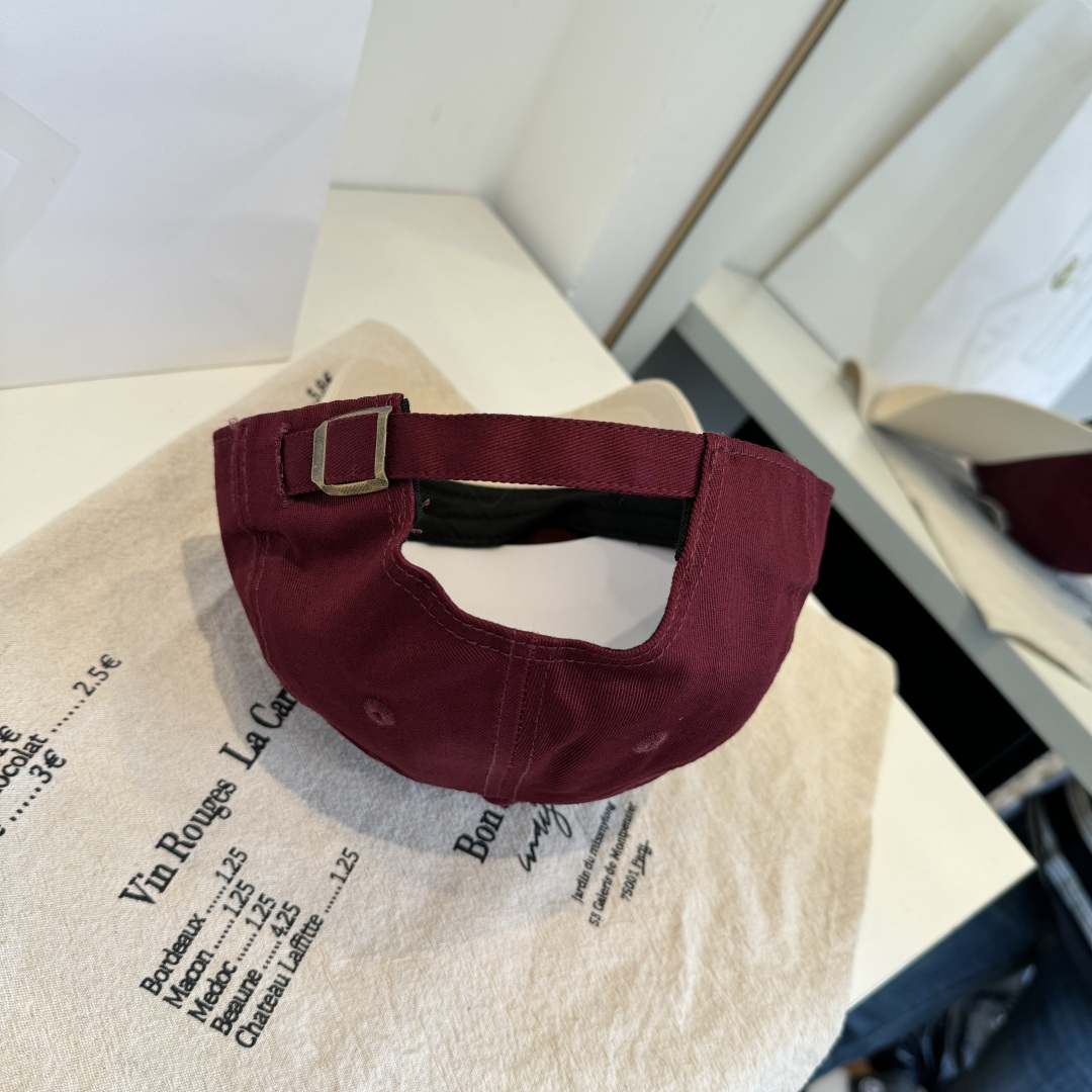 MONCLER蒙口 好品质高端大气，超火爆💖质感很赞，出街超好搭配！时尚潮流！出门必备单品，男女同款快快