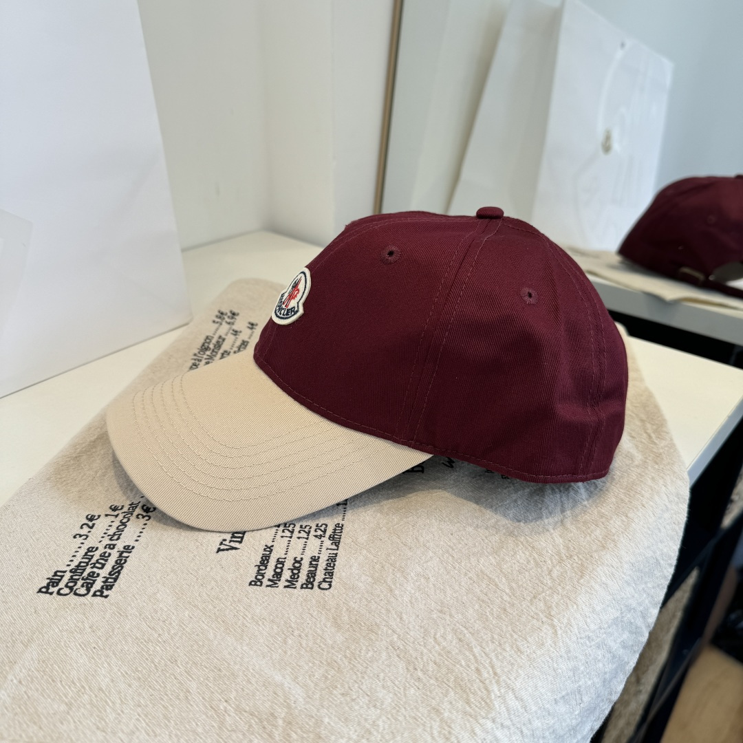 MONCLER蒙口 好品质高端大气，超火爆💖质感很赞，出街超好搭配！时尚潮流！出门必备单品，男女同款快快