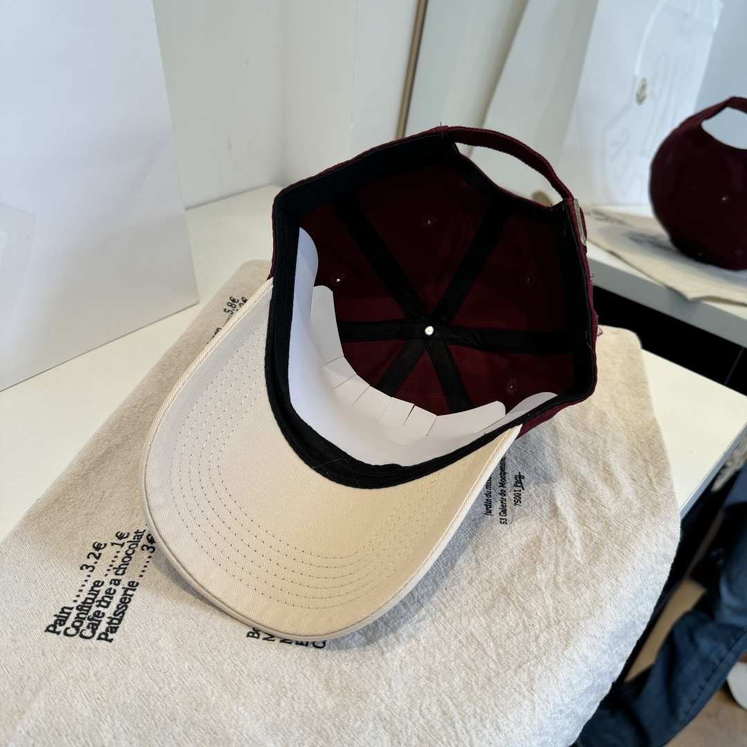 MONCLER蒙口 好品质高端大气，超火爆💖质感很赞，出街超好搭配！时尚潮流！出门必备单品，男女同款快快