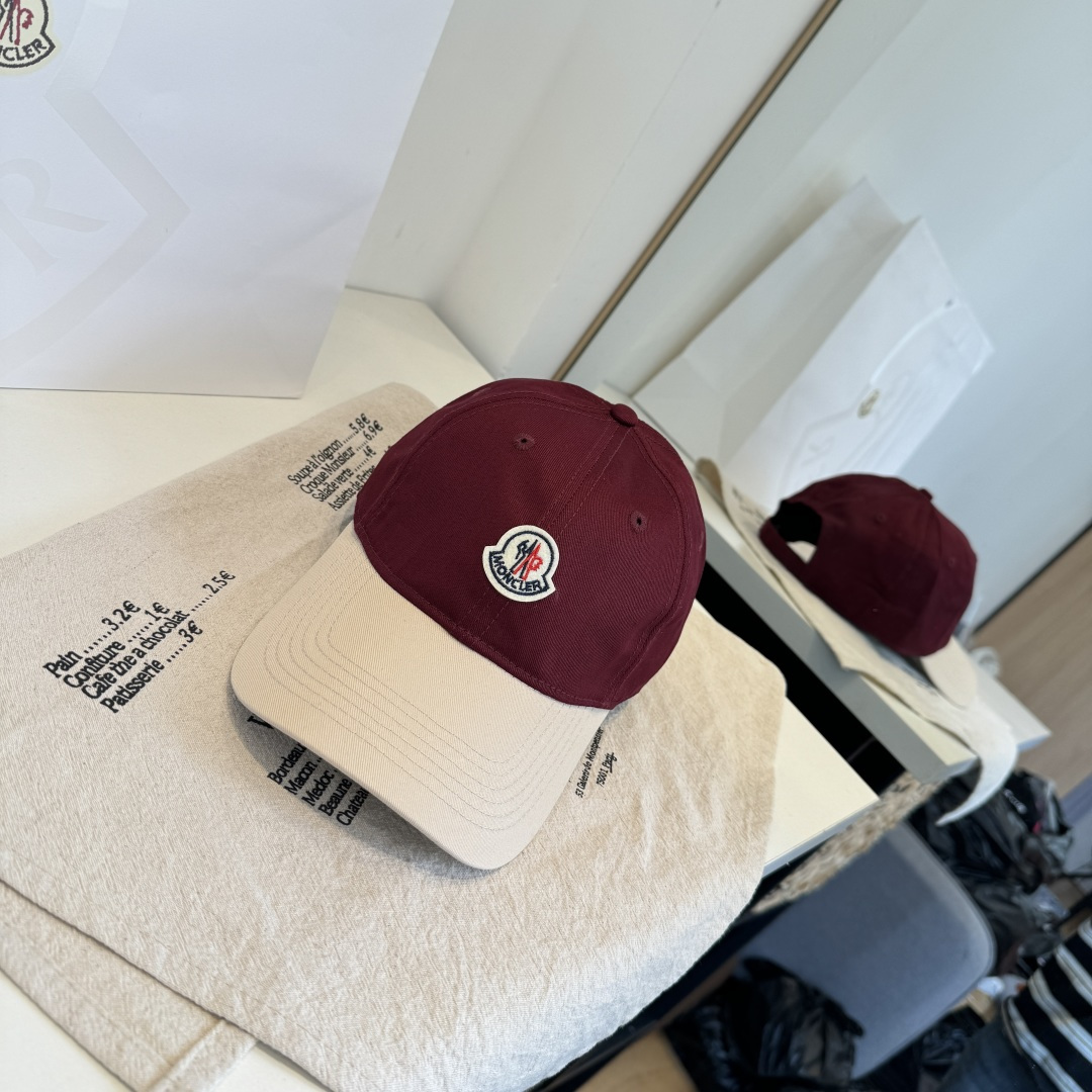 MONCLER蒙口 好品质高端大气，超火爆💖质感很赞，出街超好搭配！时尚潮流！出门必备单品，男女同款快快