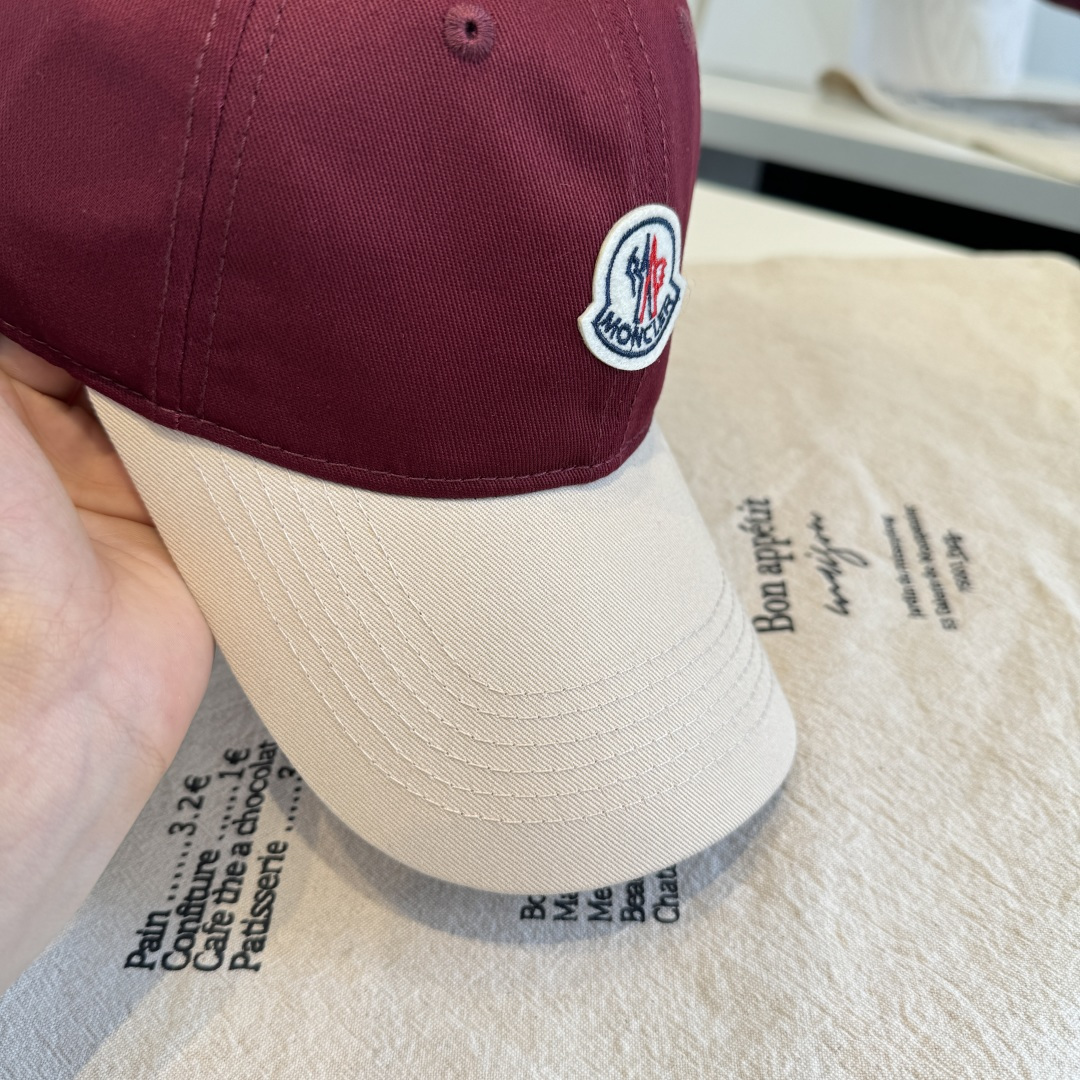 MONCLER蒙口 好品质高端大气，超火爆💖质感很赞，出街超好搭配！时尚潮流！出门必备单品，男女同款快快