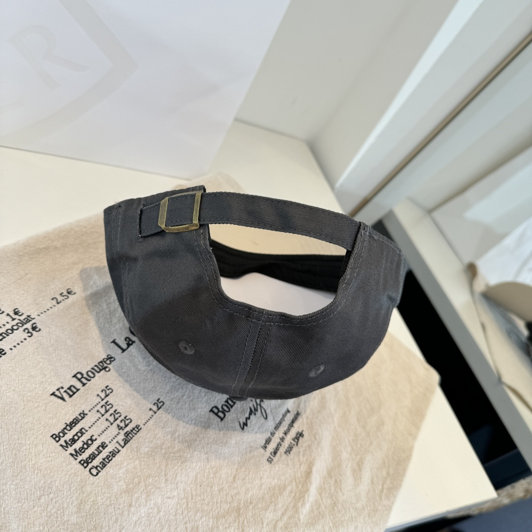 MONCLER蒙口 好品质高端大气，超火爆💖质感很赞，出街超好搭配！时尚潮流！出门必备单品，男女同款快快