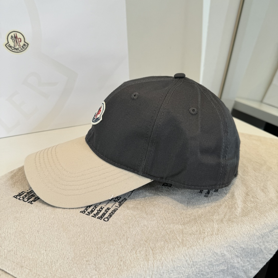 MONCLER蒙口 好品质高端大气，超火爆💖质感很赞，出街超好搭配！时尚潮流！出门必备单品，男女同款快快