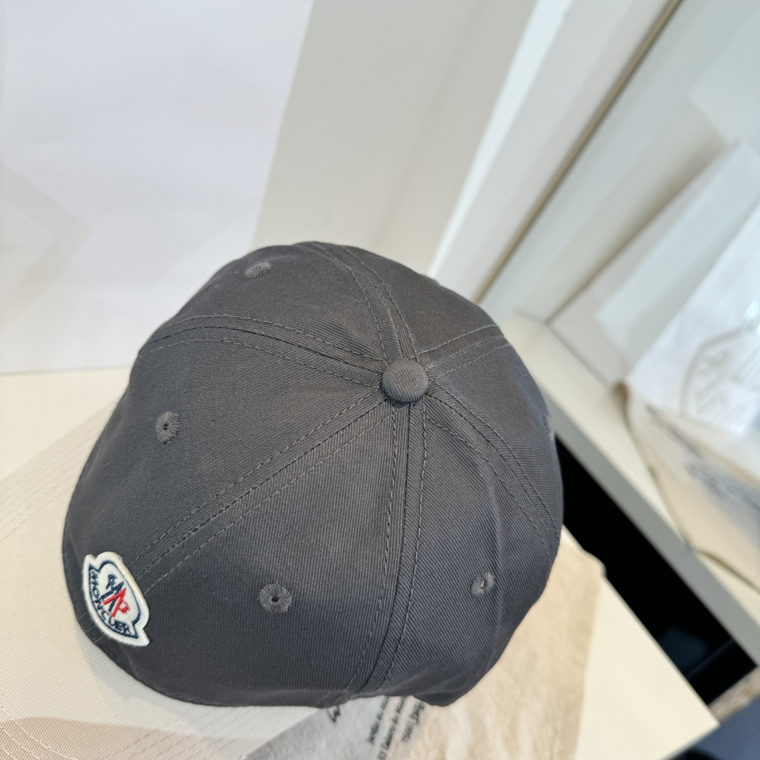 MONCLER蒙口 好品质高端大气，超火爆💖质感很赞，出街超好搭配！时尚潮流！出门必备单品，男女同款快快