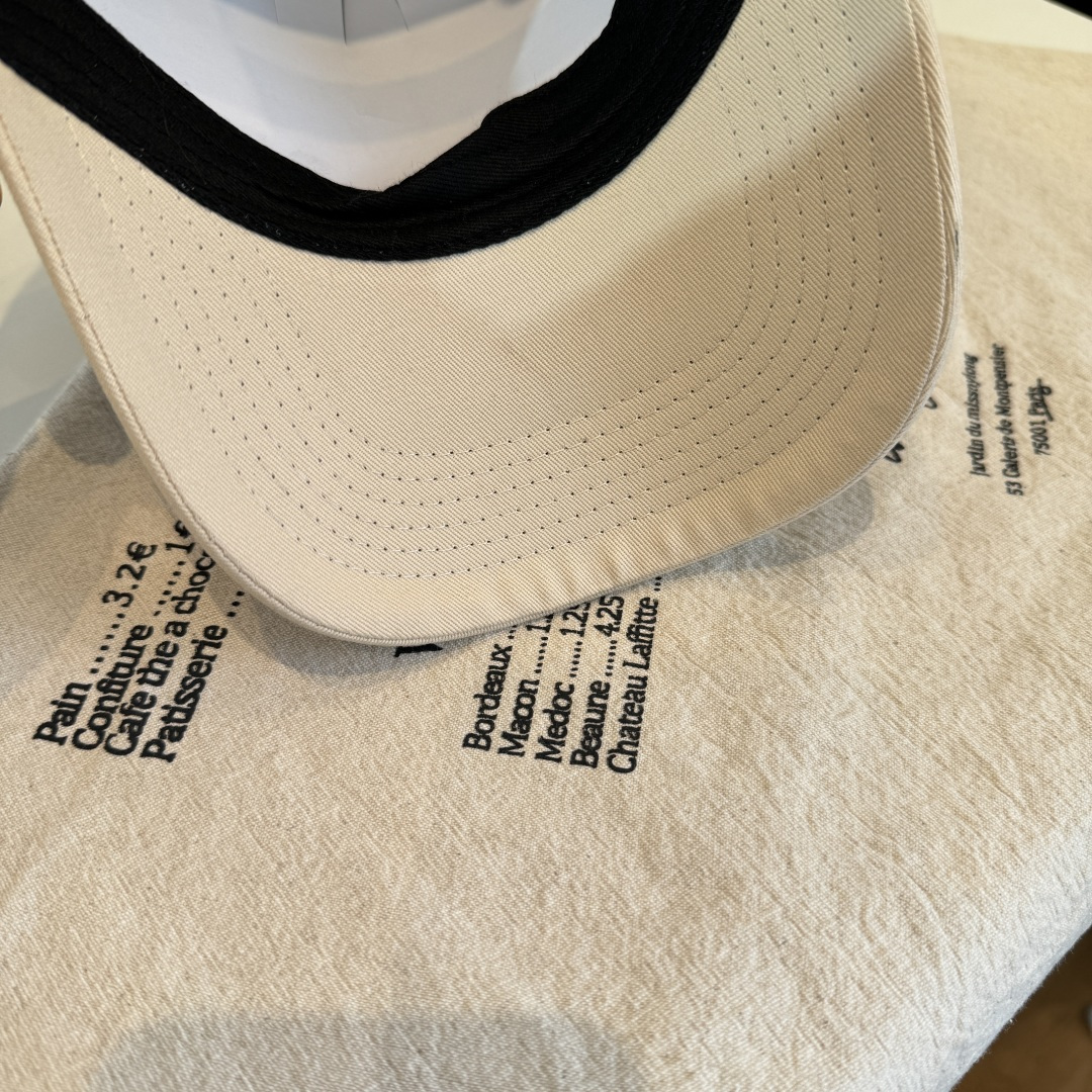 MONCLER蒙口 好品质高端大气，超火爆💖质感很赞，出街超好搭配！时尚潮流！出门必备单品，男女同款快快