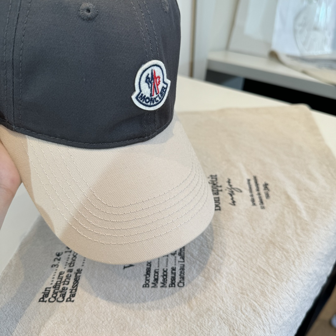 MONCLER蒙口 好品质高端大气，超火爆💖质感很赞，出街超好搭配！时尚潮流！出门必备单品，男女同款快快