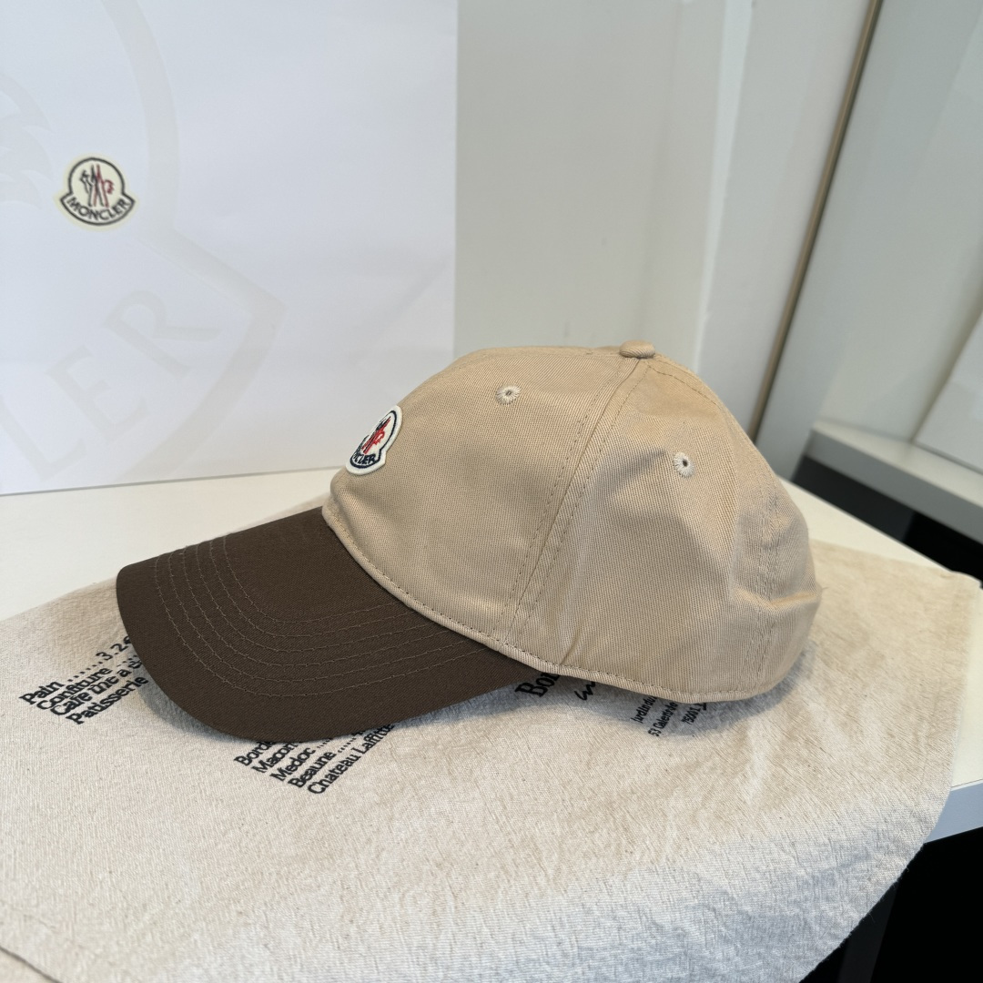 MONCLER蒙口 好品质高端大气，超火爆💖质感很赞，出街超好搭配！时尚潮流！出门必备单品，男女同款快快