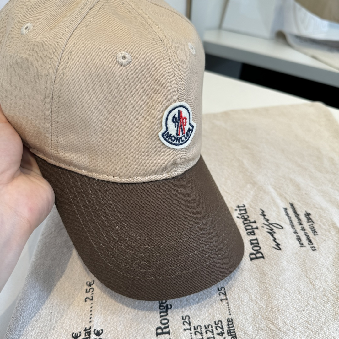 MONCLER蒙口 好品质高端大气，超火爆💖质感很赞，出街超好搭配！时尚潮流！出门必备单品，男女同款快快