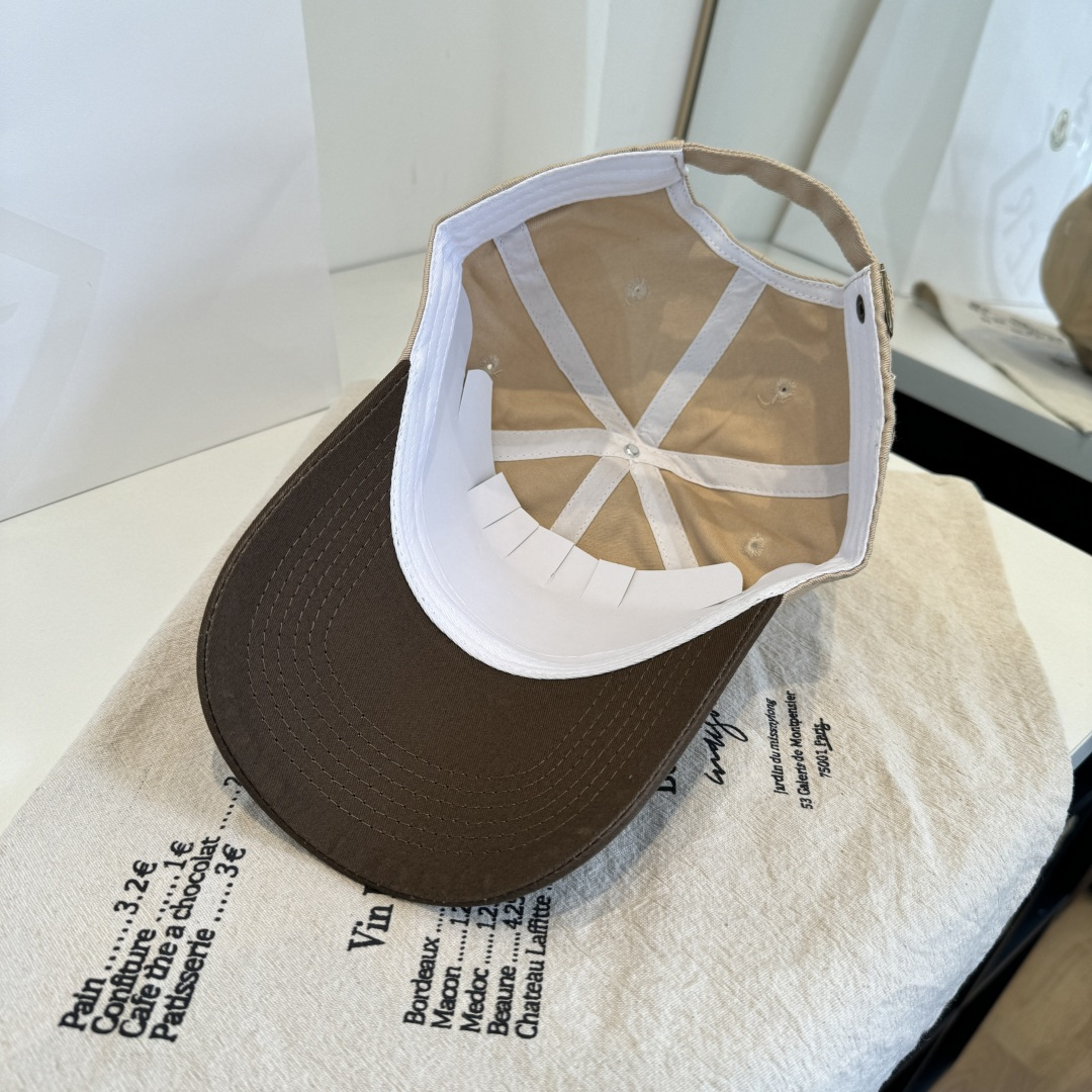 MONCLER蒙口 好品质高端大气，超火爆💖质感很赞，出街超好搭配！时尚潮流！出门必备单品，男女同款快快