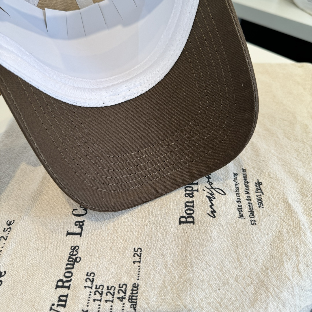 MONCLER蒙口 好品质高端大气，超火爆💖质感很赞，出街超好搭配！时尚潮流！出门必备单品，男女同款快快