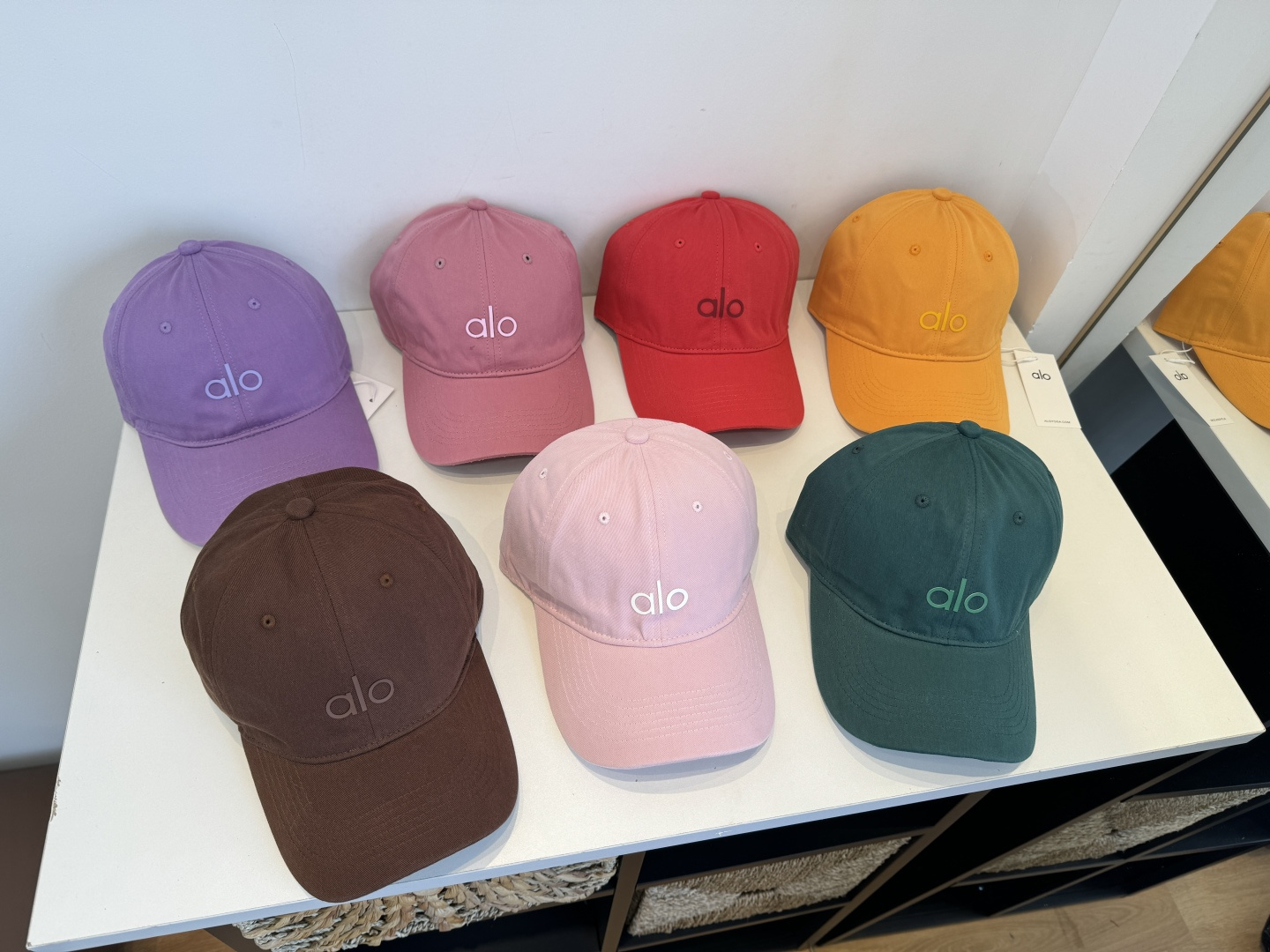 alo 官网新品，棒球帽 原单品质火爆来袭 🔥🎩 工艺非常精美 高档大气上档次！低调奢华，方便携带！跑量