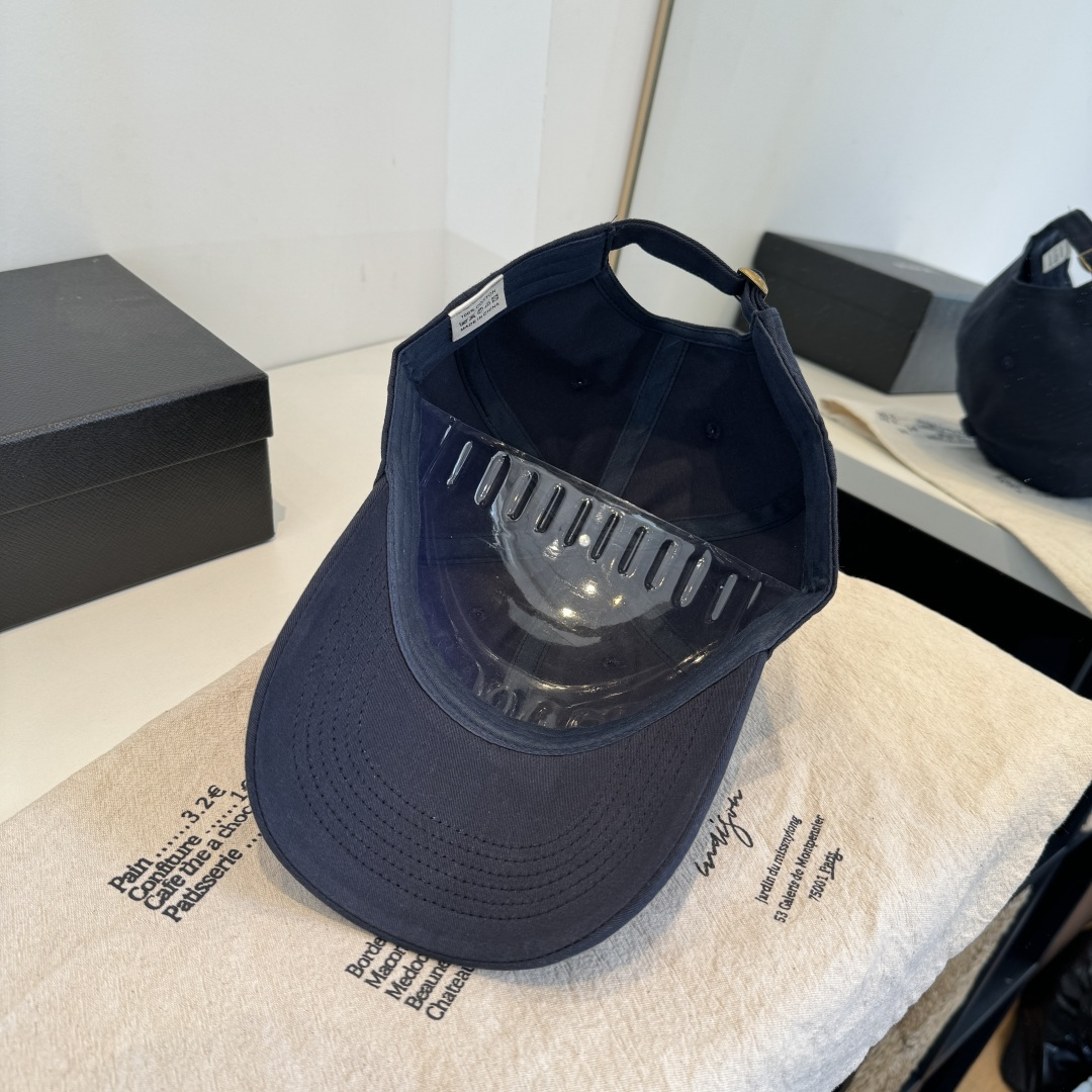 alo 官网新品，棒球帽 原单品质火爆来袭 🔥🎩 工艺非常精美 高档大气上档次！低调奢华，方便携带！跑量