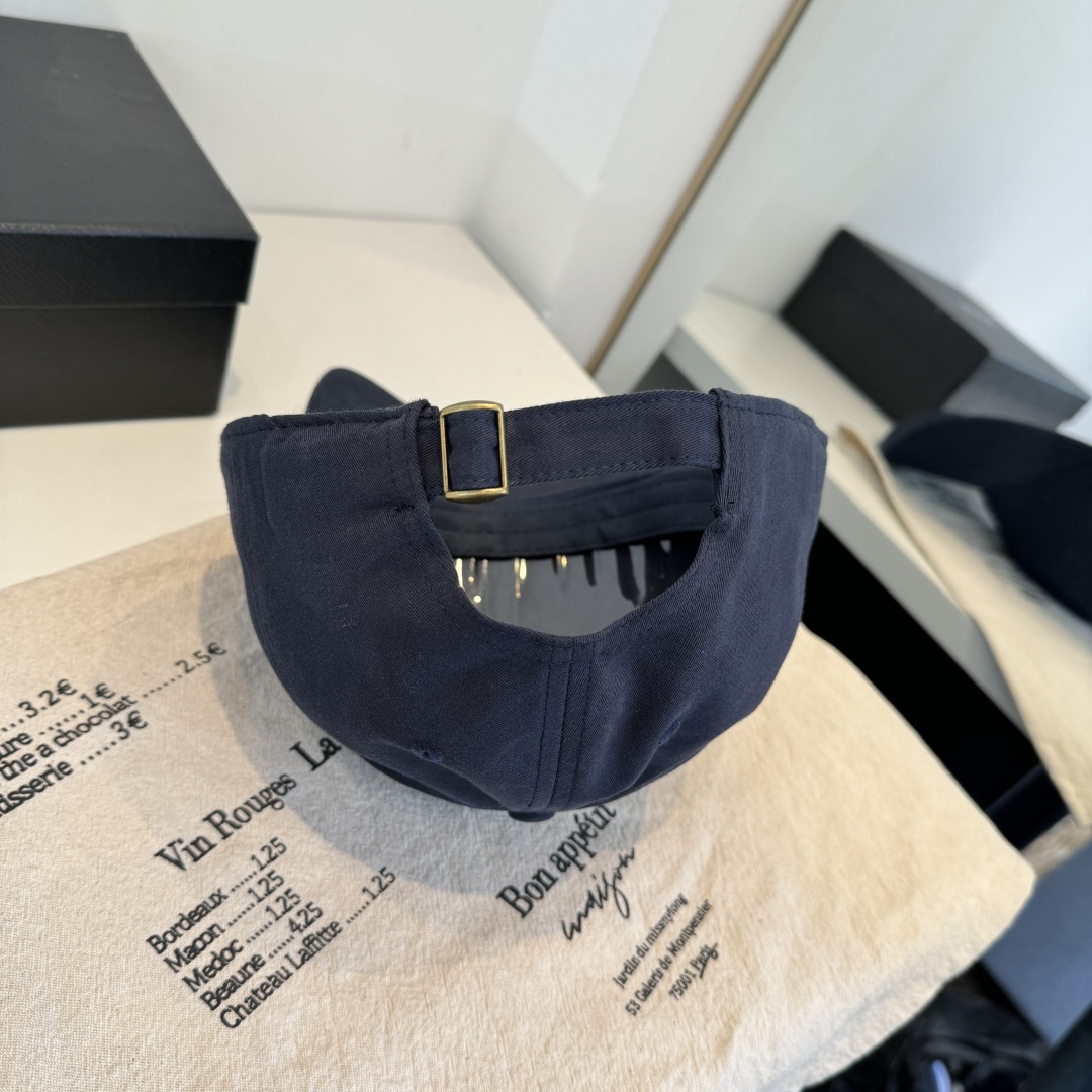 alo 官网新品，棒球帽 原单品质火爆来袭 🔥🎩 工艺非常精美 高档大气上档次！低调奢华，方便携带！跑量