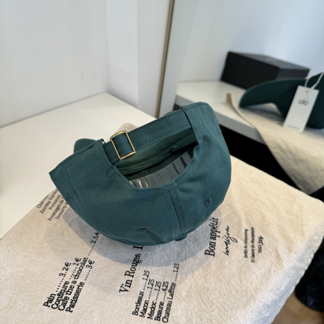 alo 官网新品，棒球帽 原单品质火爆来袭 🔥🎩 工艺非常精美 高档大气上档次！低调奢华，方便携带！跑量