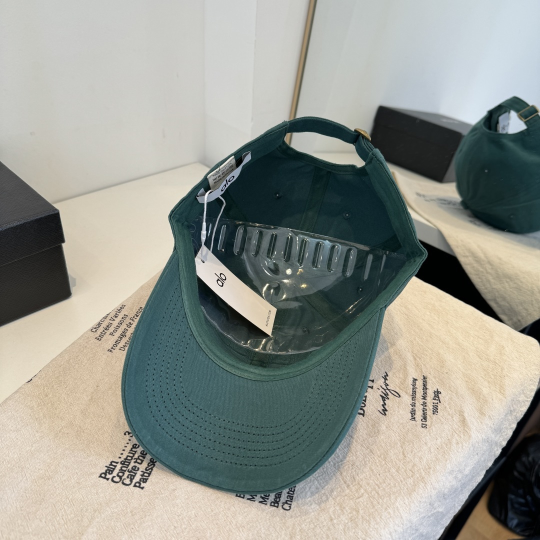 alo 官网新品，棒球帽 原单品质火爆来袭 🔥🎩 工艺非常精美 高档大气上档次！低调奢华，方便携带！跑量