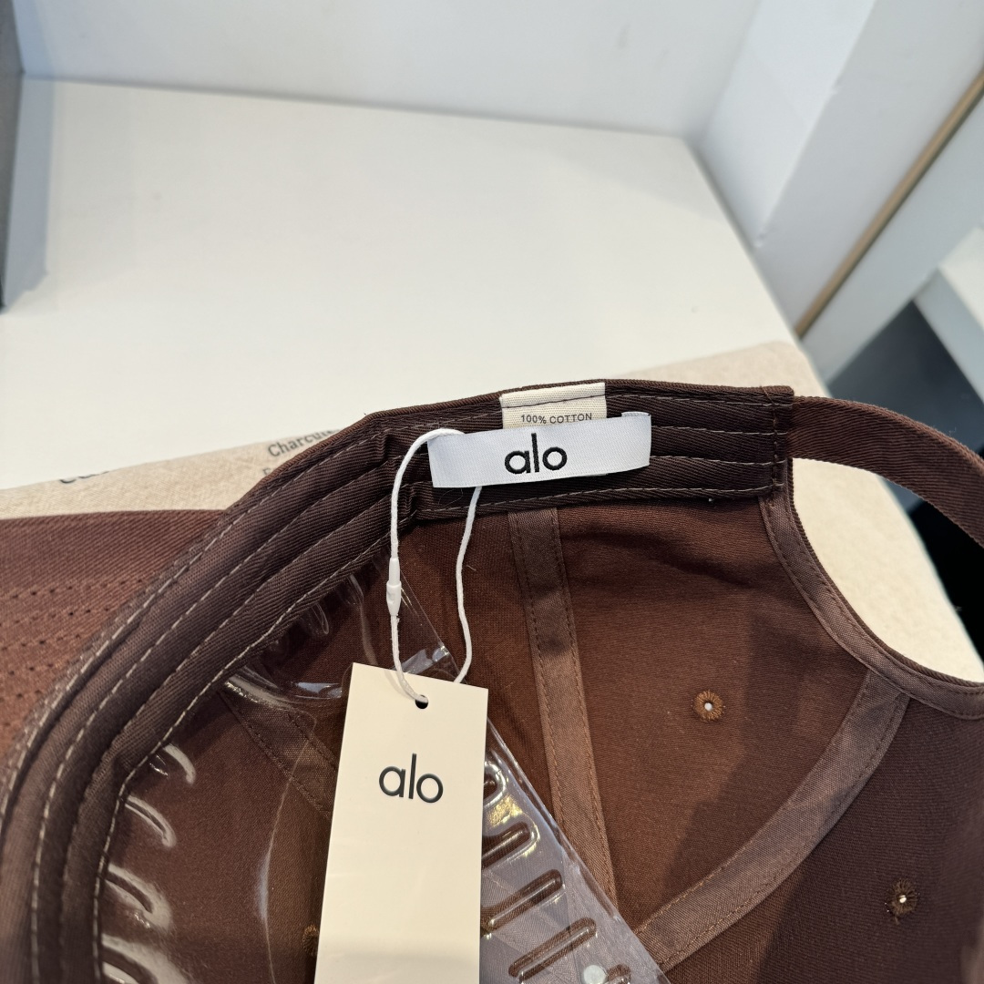 alo 官网新品，棒球帽 原单品质火爆来袭 🔥🎩 工艺非常精美 高档大气上档次！低调奢华，方便携带！跑量