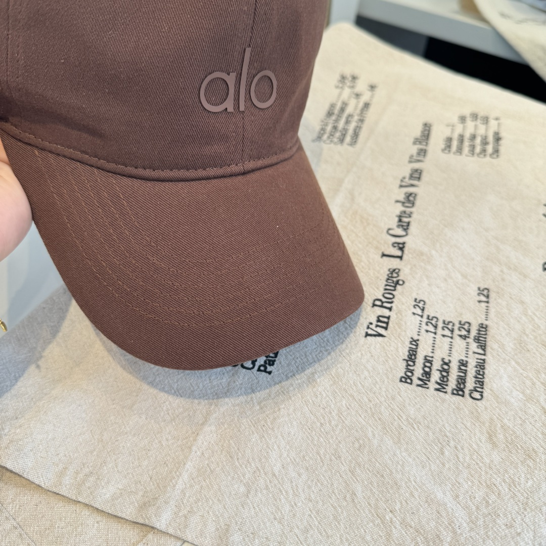 alo 官网新品，棒球帽 原单品质火爆来袭 🔥🎩 工艺非常精美 高档大气上档次！低调奢华，方便携带！跑量