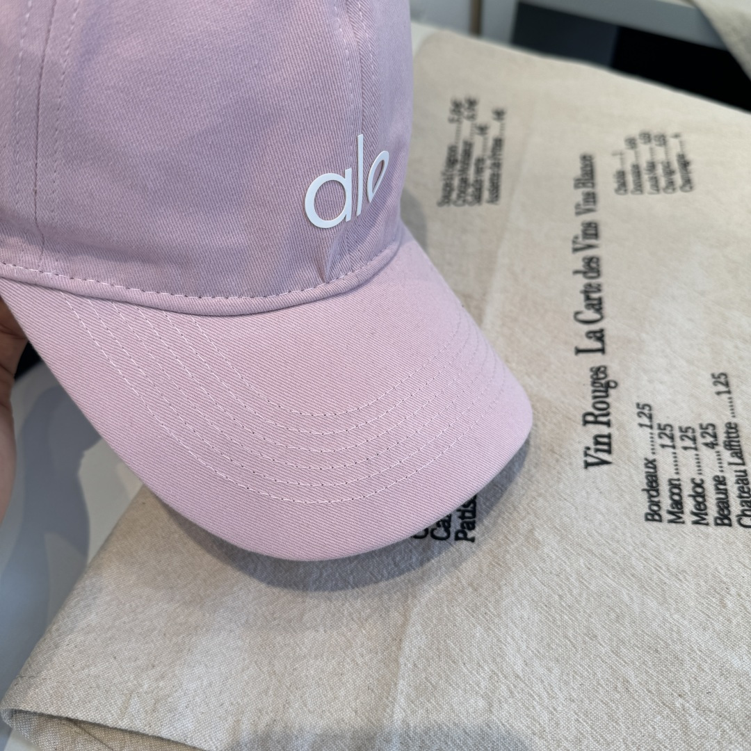 alo 官网新品，棒球帽 原单品质火爆来袭 🔥🎩 工艺非常精美 高档大气上档次！低调奢华，方便携带！跑量