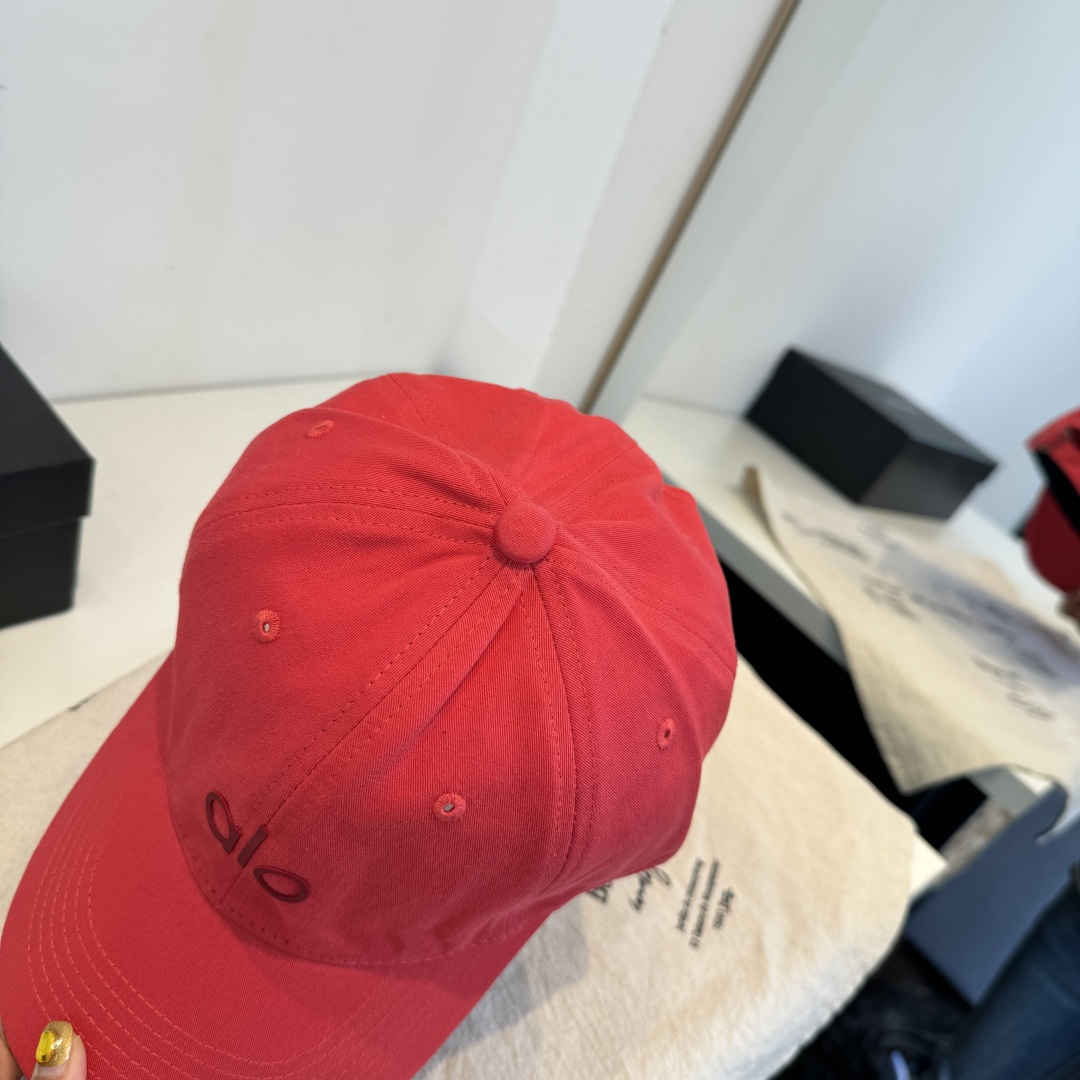 alo 官网新品，棒球帽 原单品质火爆来袭 🔥🎩 工艺非常精美 高档大气上档次！低调奢华，方便携带！跑量