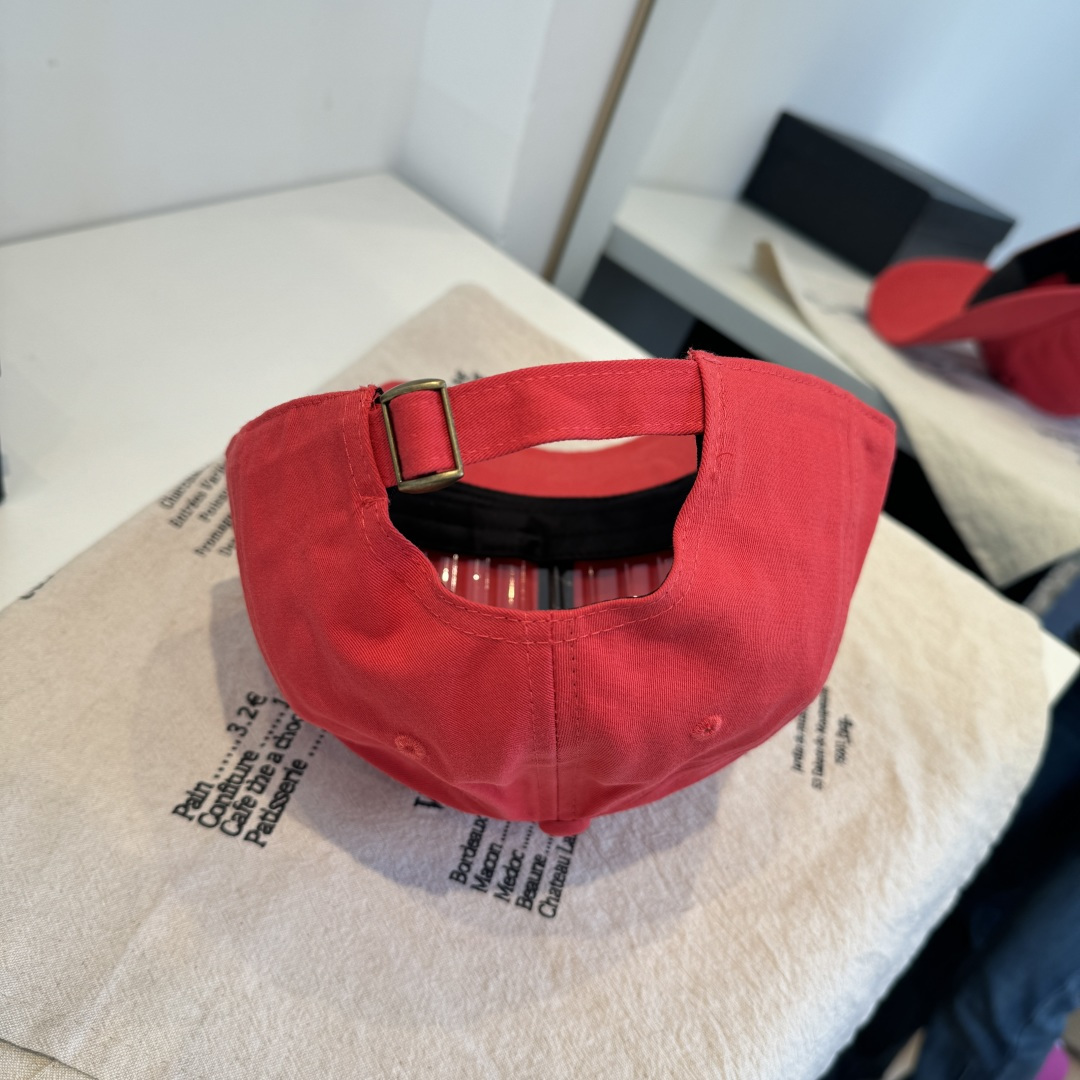 alo 官网新品，棒球帽 原单品质火爆来袭 🔥🎩 工艺非常精美 高档大气上档次！低调奢华，方便携带！跑量