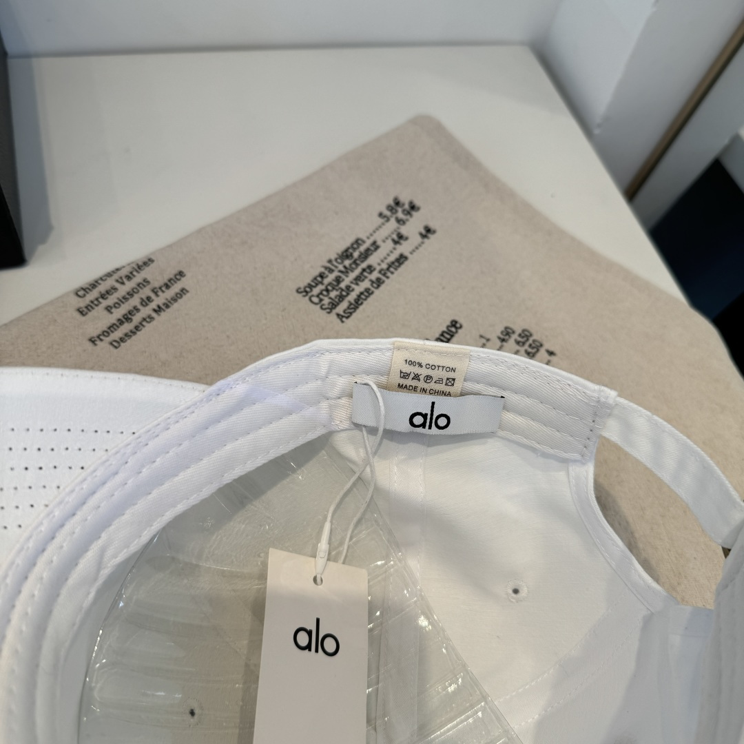 alo 官网新品，棒球帽 原单品质火爆来袭 🔥🎩 工艺非常精美 高档大气上档次！低调奢华，方便携带！跑量