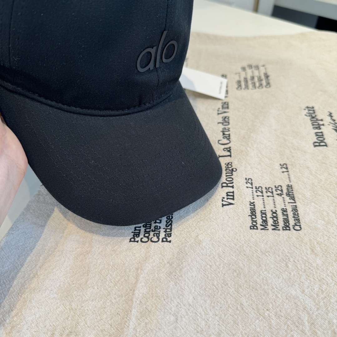 alo 官网新品，棒球帽 原单品质火爆来袭 🔥🎩 工艺非常精美 高档大气上档次！低调奢华，方便携带！跑量