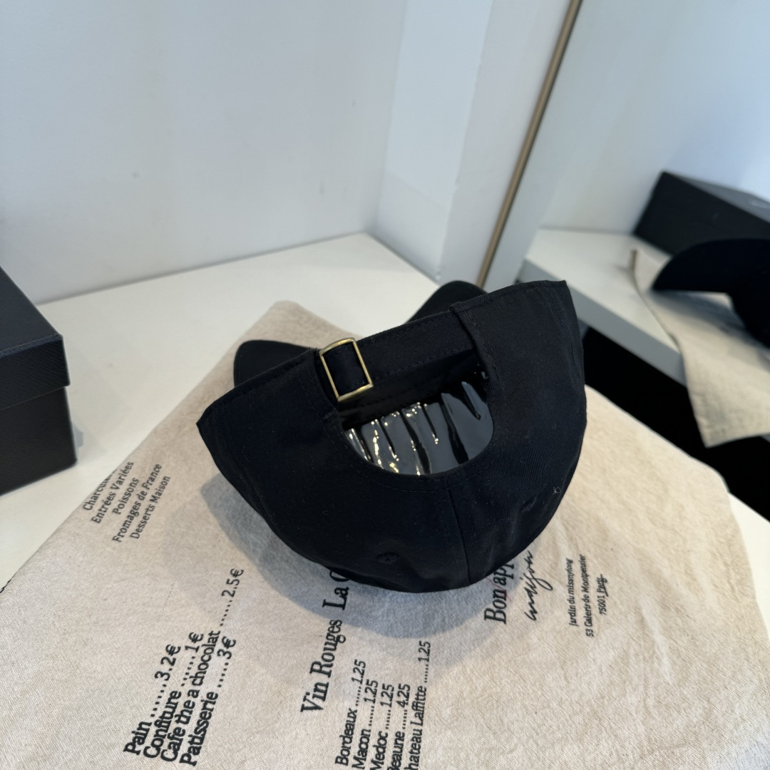 alo 官网新品，棒球帽 原单品质火爆来袭 🔥🎩 工艺非常精美 高档大气上档次！低调奢华，方便携带！跑量