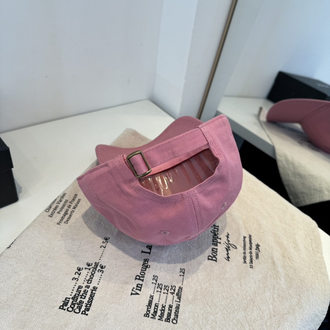 alo 官网新品，棒球帽 原单品质火爆来袭 🔥🎩 工艺非常精美 高档大气上档次！低调奢华，方便携带！跑量