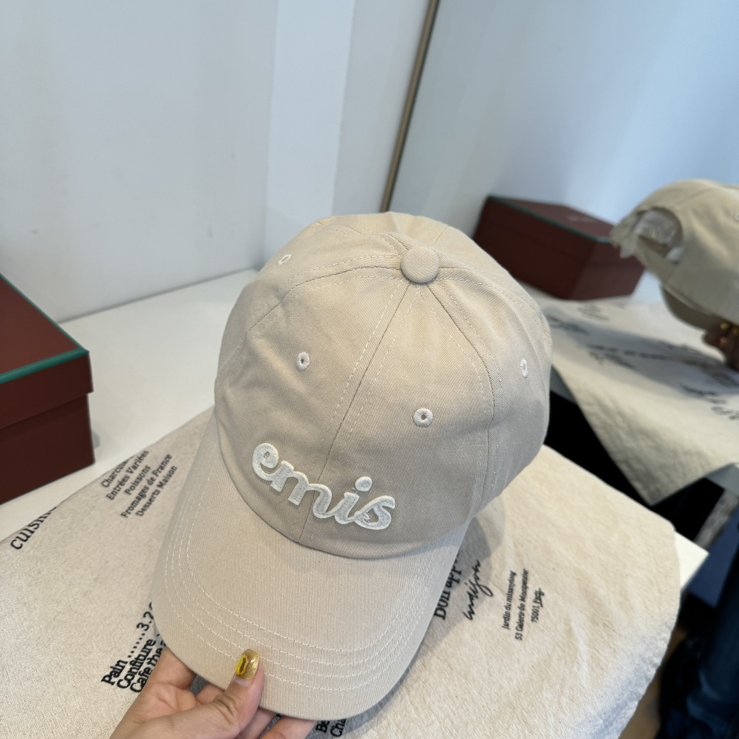 韩国潮牌emis 新款棒球帽，emis的帽子真的有种魔力 就是每一个都好看，完全不挑脸型的 每个都想买 