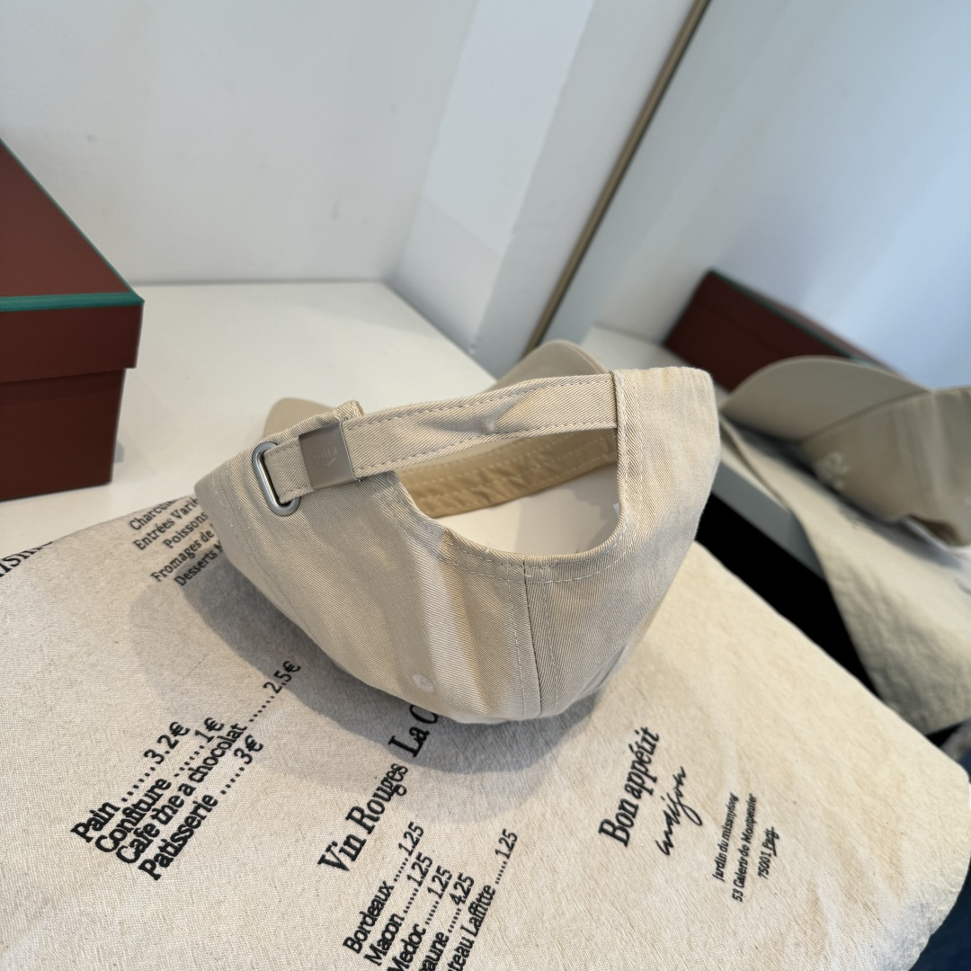 韩国潮牌emis 新款棒球帽，emis的帽子真的有种魔力 就是每一个都好看，完全不挑脸型的 每个都想买 