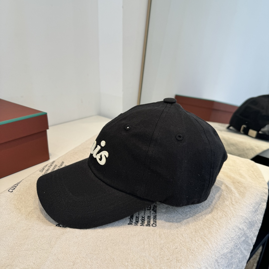 韩国潮牌emis 新款棒球帽，emis的帽子真的有种魔力 就是每一个都好看，完全不挑脸型的 每个都想买 