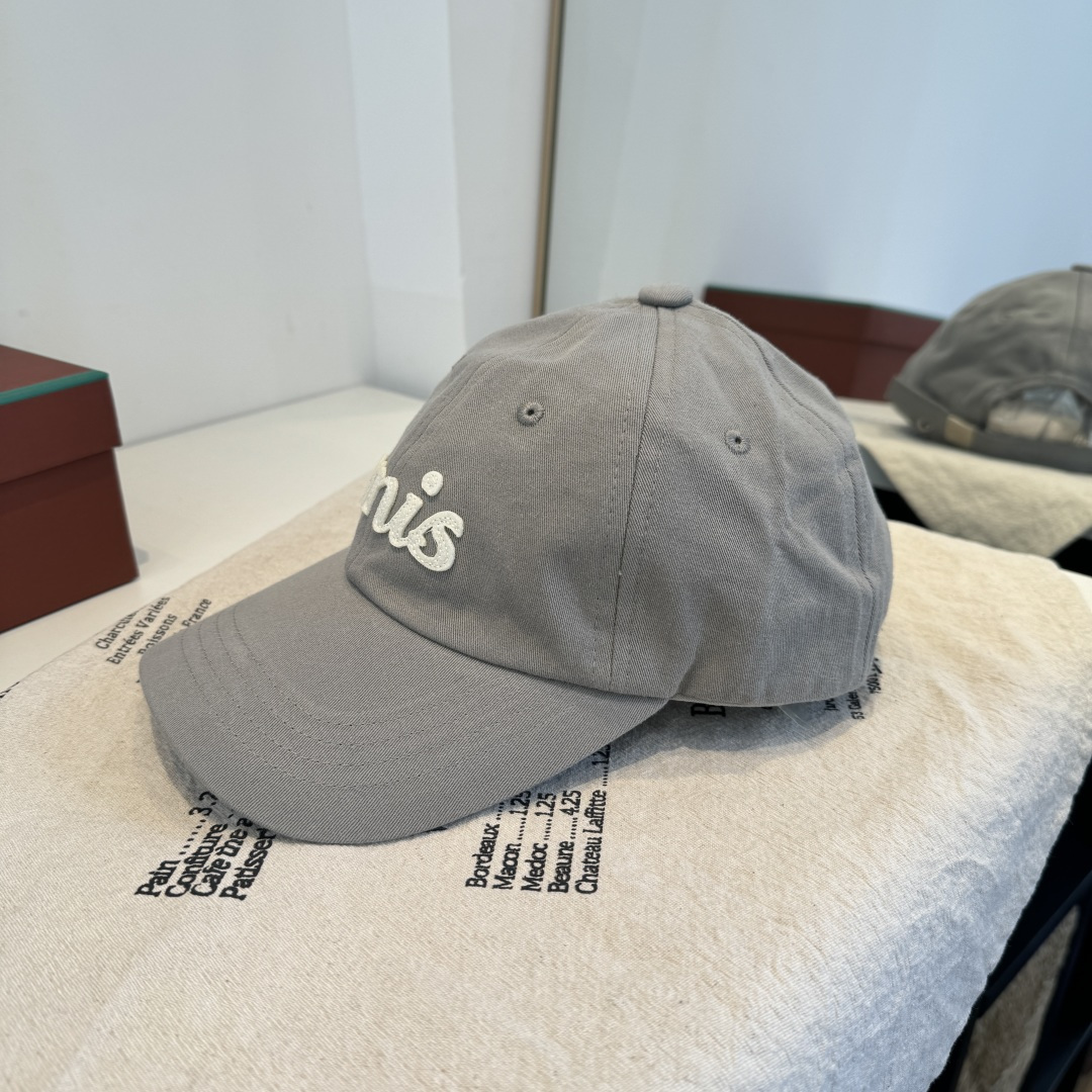 韩国潮牌emis 新款棒球帽，emis的帽子真的有种魔力 就是每一个都好看，完全不挑脸型的 每个都想买 