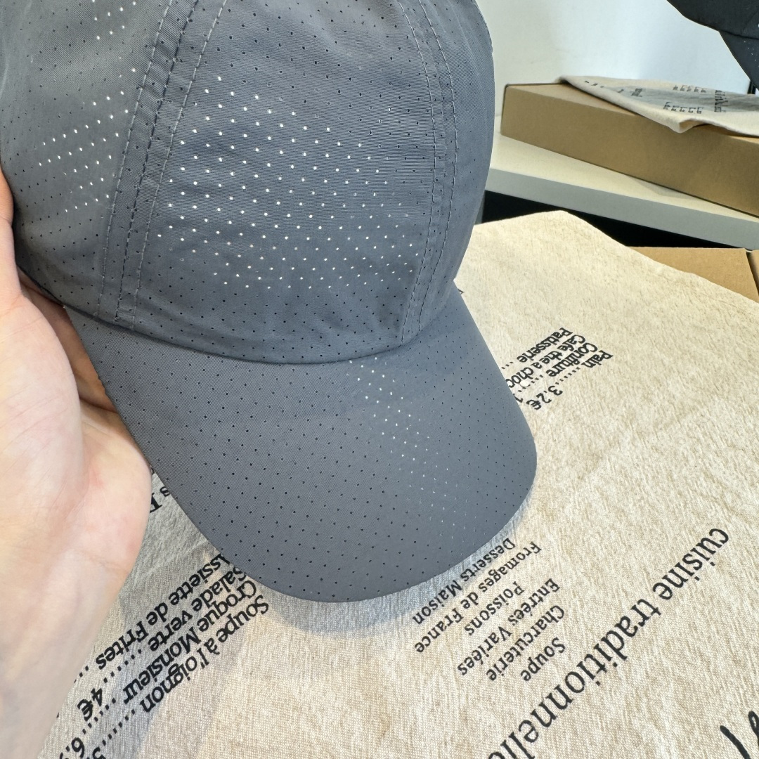 adidas（阿迪达斯）新款棒球帽，款式经典，时尚高级！💗大牌出街，潮人必备